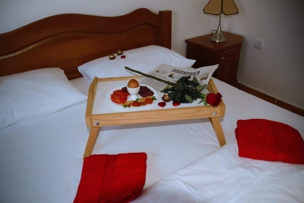 Hotel Apartments De Lara (Bar)
